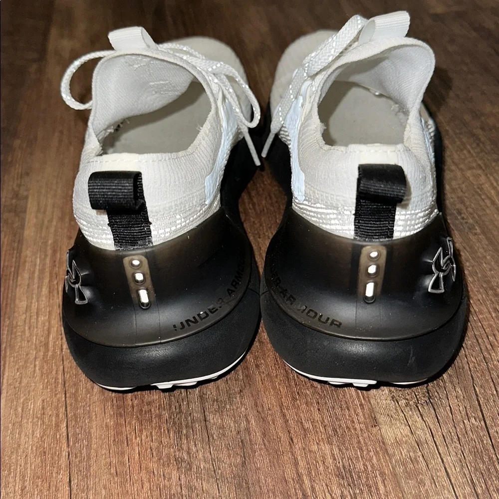 Under Armour HOVR Phantom 3 SE‎ Woman's Size 8.5 White and Black EEUC